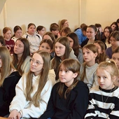Uczestnicy rekolekcji w kaplicy ośrodka.