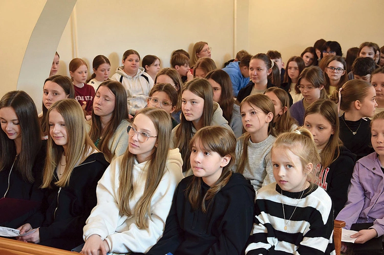 Uczestnicy rekolekcji w kaplicy ośrodka.