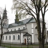 Kościół w Mędrzechowie jest pierwszym w diecezji,  a może nawet w Polsce, który wybudowano  pod wezwaniem NMP Królowej Polski.