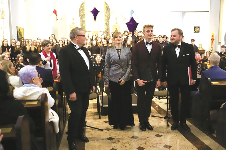 Od lewej: Paweł Ambroziak, Sylwia Strugińska-Wochowska, Michał Domagała i Sławomir Trochonowicz. 