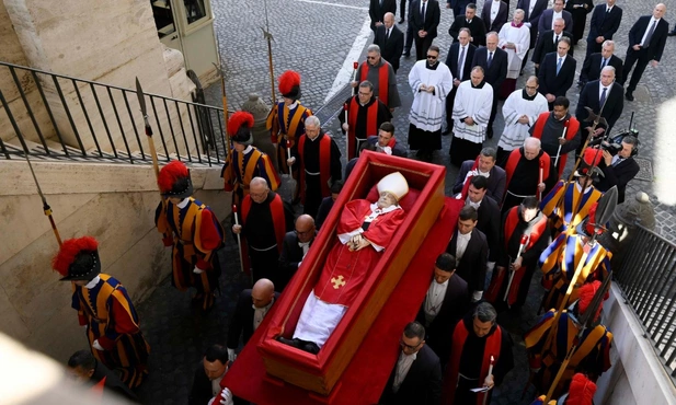 Przeniesienie ciała Papieża Franciszka do Bazyliki Watykańskiej