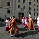 Ceremonia przeniesienie ciała Papieża Franciszka do Bazyliki Watykańskiej