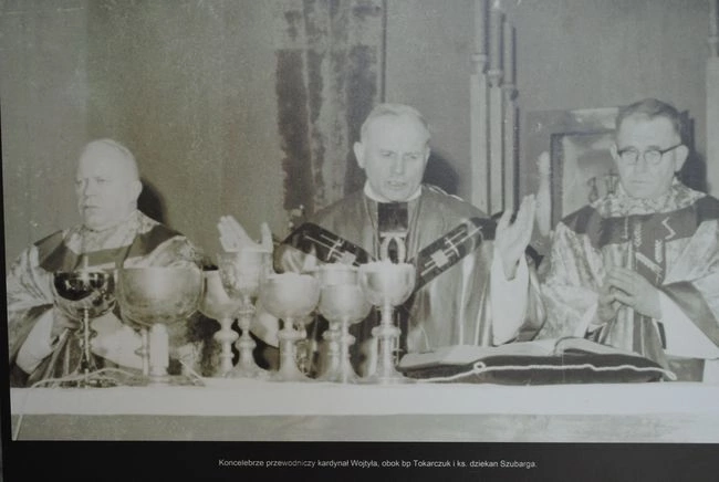 Kardynał Karol Wojtyła poświęcił kościół pw. MBKP w Stalowej Woli.