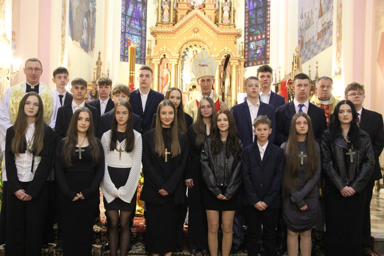 Bierzmowanie w Porąbce Uszewskiej 2025