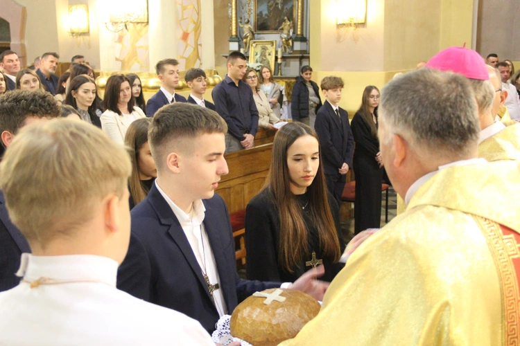 Bierzmowanie w Porąbce Uszewskiej 2025