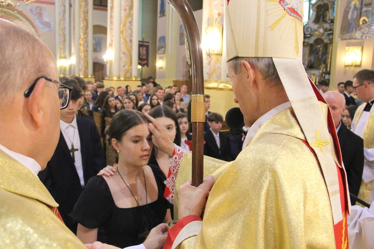 Bierzmowanie w Porąbce Uszewskiej 2025