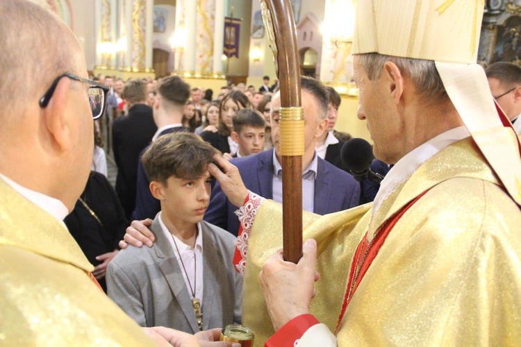 Bierzmowanie w Porąbce Uszewskiej 2025