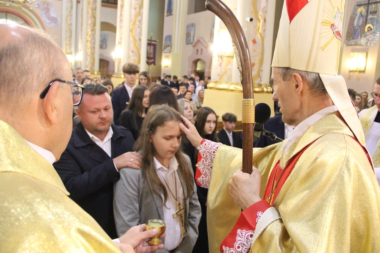 Bierzmowanie w Porąbce Uszewskiej 2025