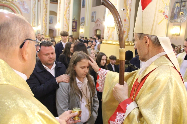 Bierzmowanie w Porąbce Uszewskiej 2025