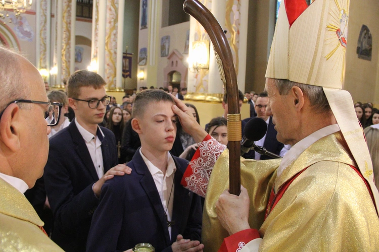 Bierzmowanie w Porąbce Uszewskiej 2025