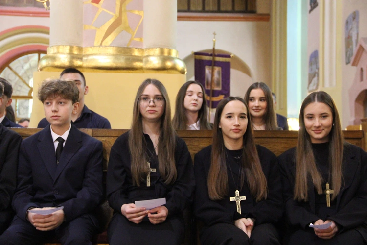 Bierzmowanie w Porąbce Uszewskiej 2025