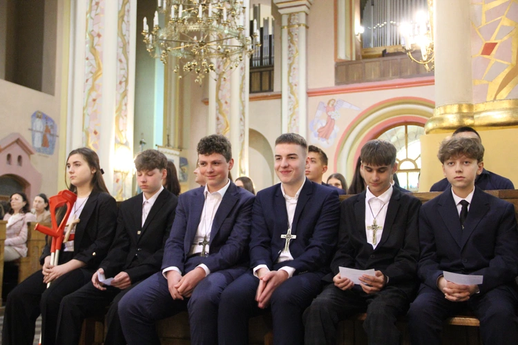 Bierzmowanie w Porąbce Uszewskiej 2025