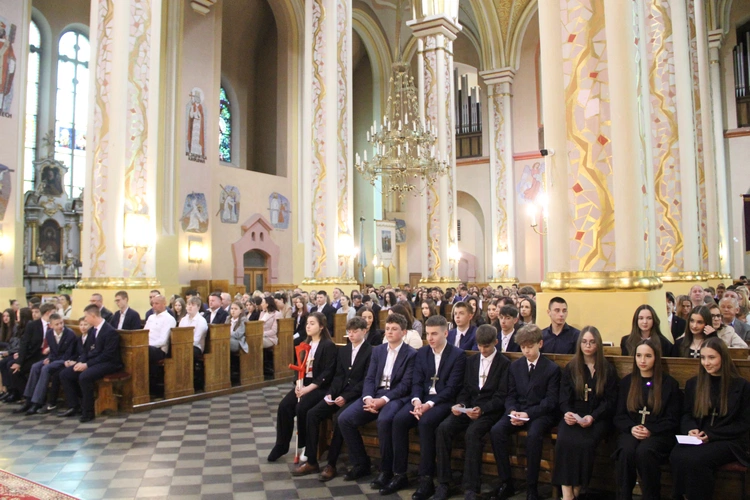 Bierzmowanie w Porąbce Uszewskiej 2025