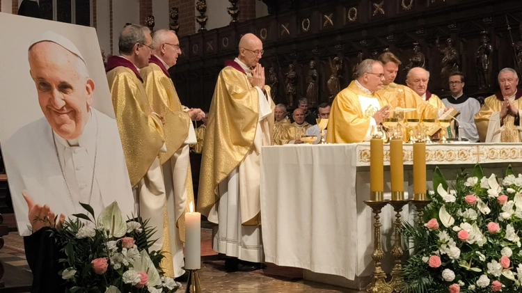 Msza św. za Franciszka w archikatedrze warszawskiej