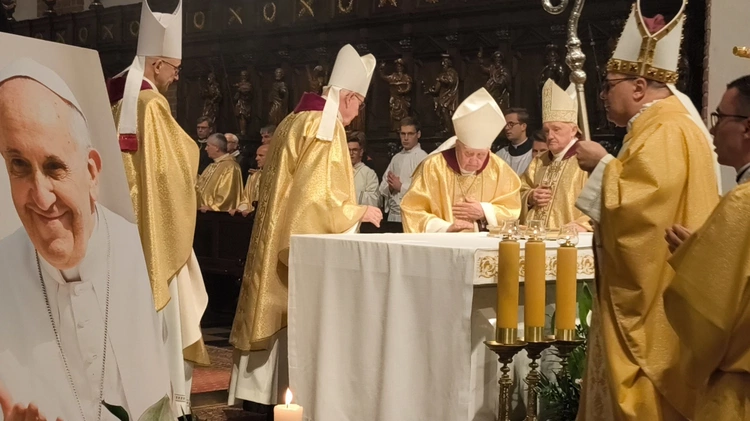 Msza św. za Franciszka w archikatedrze warszawskiej