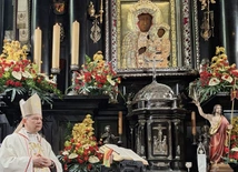 Bp Olszowski do maturzystów: Niech zmartwychwstanie Jezusa wpływa na wasze życie