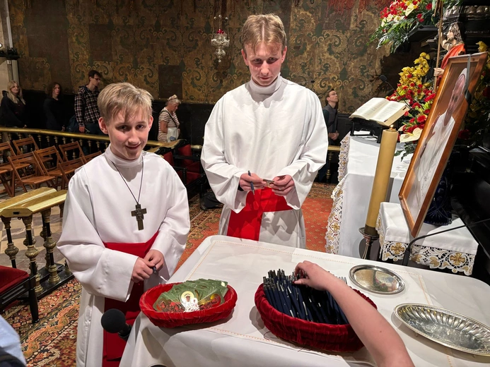 Bp Olszowski do maturzystów: Niech zmartwychwstanie Jezusa wpływa na wasze życie