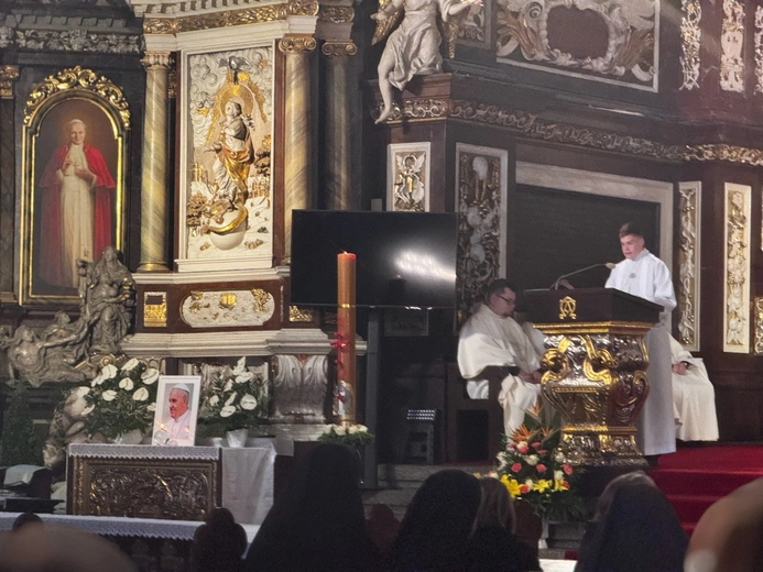 Msza żałobna w intencji papieża