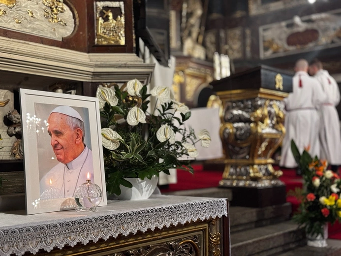 Msza żałobna w intencji papieża