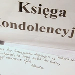 Tarnów. Księga kondolencyjna po śmierci papieża