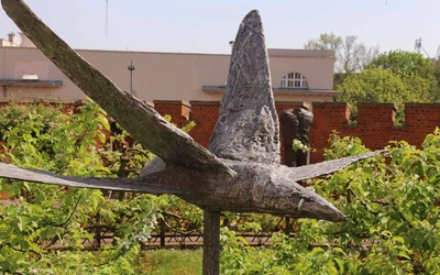 Wystawa rzeźb Magdaleny Abakanowicz