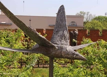 Wystawa rzeźb Magdaleny Abakanowicz