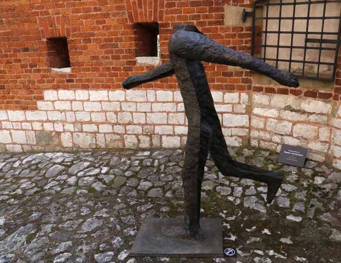 Wystawa rzeźb Magdaleny Abakanowicz
