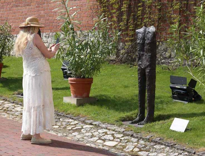Wystawa rzeźb Magdaleny Abakanowicz