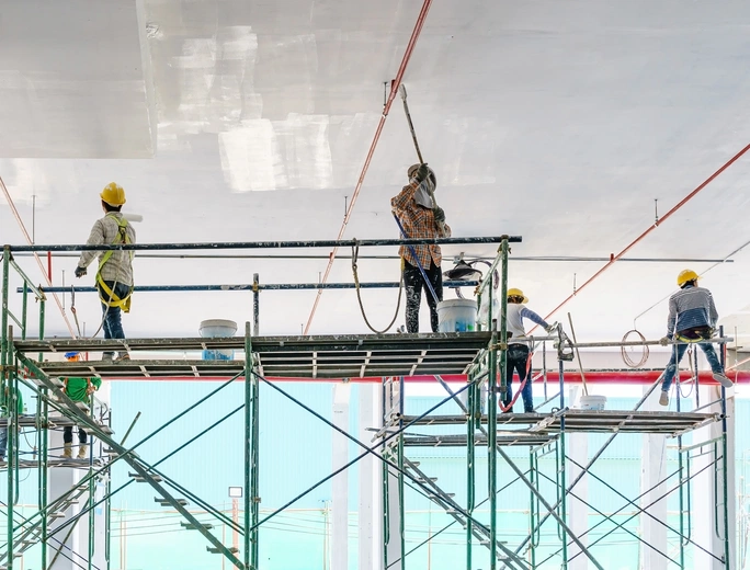 Rusztowania przejezdne – czyli komfort pracy na wysokości dzięki rusztowaniom aluminiowym
