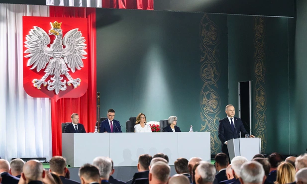 Gniezno: Uroczystym zgromadzeniem posłów i senatorów uczczono 1000-lecie koronacji pierwszego króla Polski