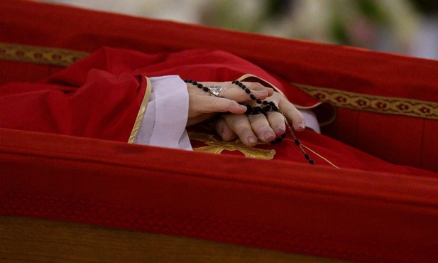 Ogłoszono treść rogito, aktu wkładanego do trumny Franciszka