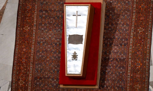 Ceremonia zamknięcia trumny Papieża Franciszka