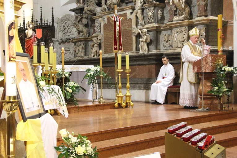 Tarnow. Modlitwa za śp. Franciszka w katedrze