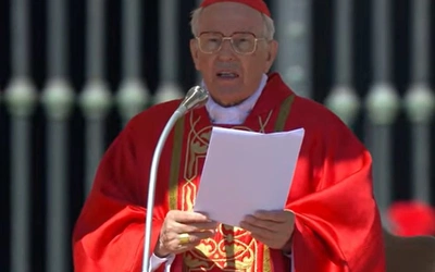 Homilia pogrzebowa kard. Re: "Myślą przewodnią misji Franciszka było przekonanie, że Kościół jest domem wszystkich"