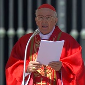 Homilia pogrzebowa kard. Re: "Myślą przewodnią misji Franciszka było przekonanie, że Kościół jest domem wszystkich"