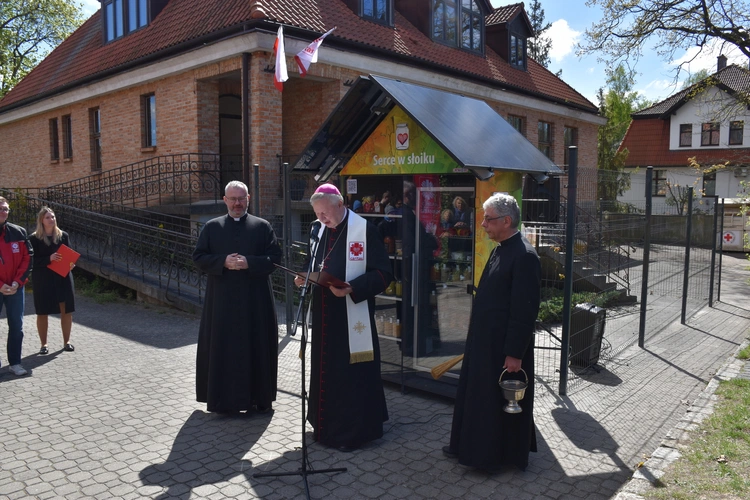 Lodówka społeczna "Serce w słoiku"