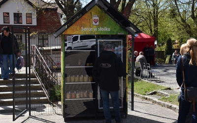 Lodówka społeczna "Serce w słoiku"