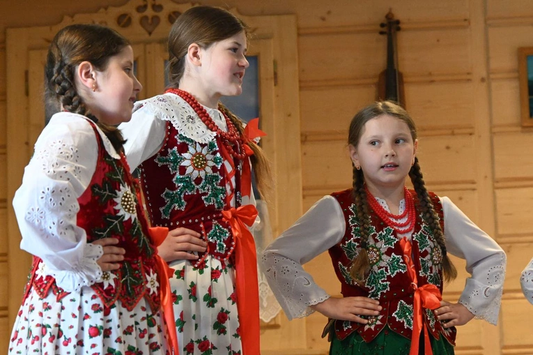 Ze śpiewem i muzyką