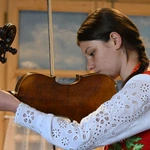 Ze śpiewem i muzyką