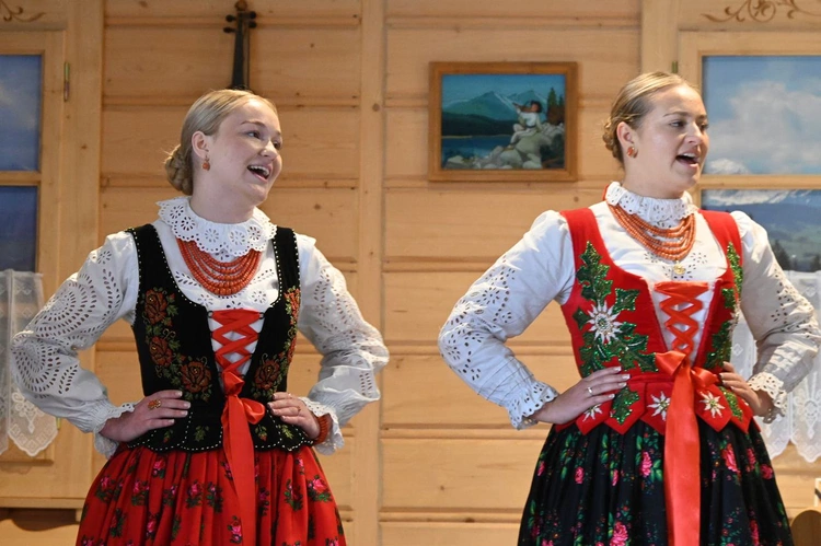 Ze śpiewem i muzyką