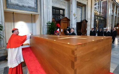 Włoskie media o pogrzebie Franciszka: w powietrzu czuć było miłość do papieża