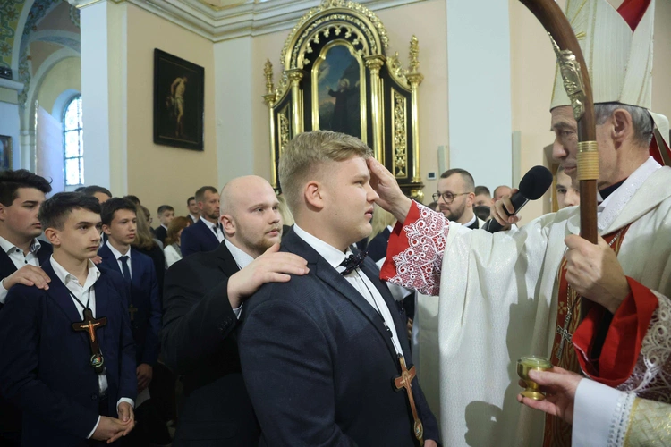 Bierzmowanie w Oleśnie