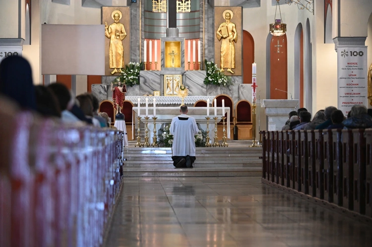 Modlitwa za zmarłego papieża Franciszka
