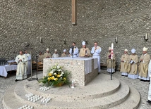 Abp Kupny w Dachau: Sprzeciwiamy się wszelkim ideologiom