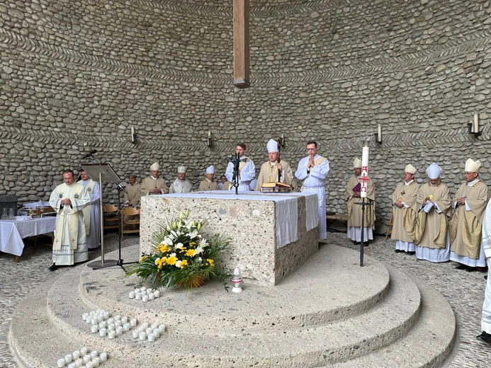 Abp Kupny w Dachau: Sprzeciwiamy się wszelkim ideologiom