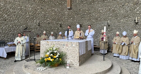 Abp Kupny w Dachau: Sprzeciwiamy się wszelkim ideologiom