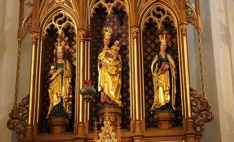 Abp Mieczysław Mokrzycki intronizował relikwie św. Jana Pawła II we Wrocławiu-Ołtaszynie