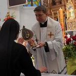 Abp Mieczysław Mokrzycki intronizował relikwie św. Jana Pawła II we Wrocławiu-Ołtaszynie