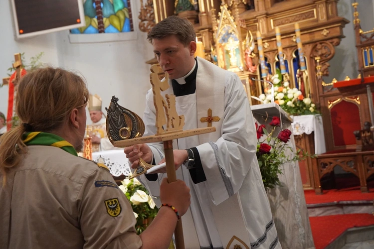 Abp Mieczysław Mokrzycki intronizował relikwie św. Jana Pawła II we Wrocławiu-Ołtaszynie