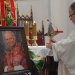 Abp Mieczysław Mokrzycki intronizował relikwie św. Jana Pawła II we Wrocławiu-Ołtaszynie